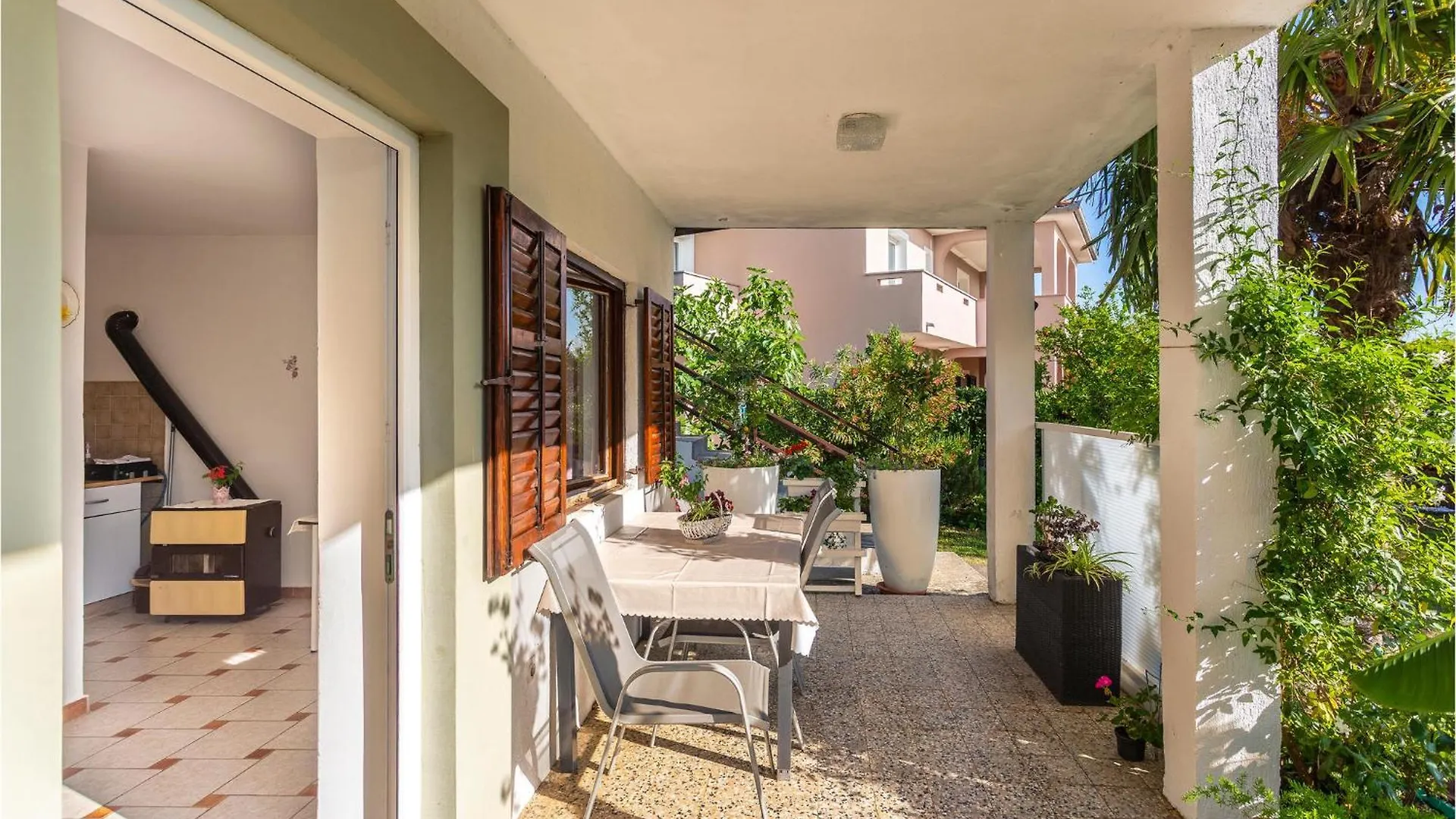 Beautiful Apartment In Gabonjin With Kitchen