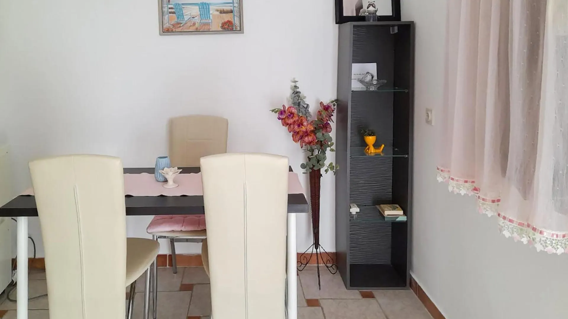 Beautiful Apartment In Gabonjin With Kitchen
